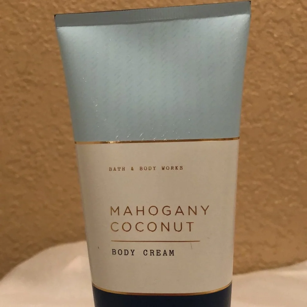 NWT RARE & HTF Bath & Body Works Mahogany Coconut Body Cream. 8 oz.